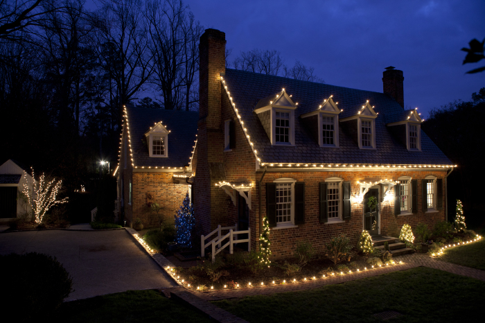home-with-christmas-lights-richmond